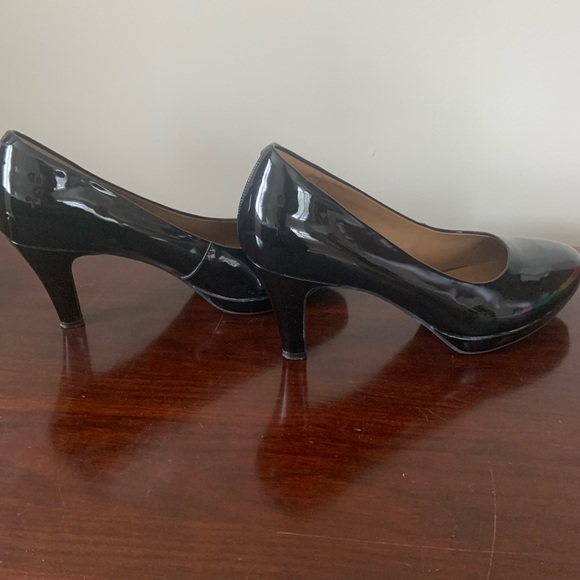 Clark’s black patent leather shoes. Size 10 - Picture 3 of 6